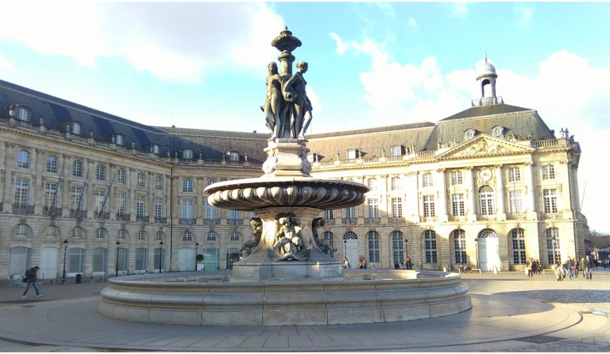 Agence immobilière à Bordeaux la-Place-de-la-Bourse-a-Bordeaux-scaled