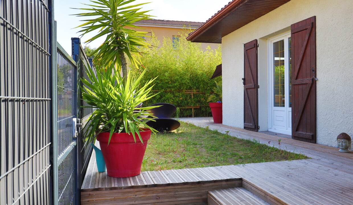 24-agence-immobilière-bordeaux-clés-en-main-maison-T5-terrasse-jardin-parempuyre